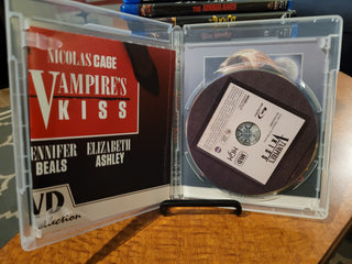 Vampire's Kiss [Blu-ray w/ Slipcover] *PRE-OWNED*