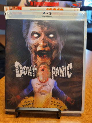 Don't Panic aka Dimensiones Occultas - Blu-ray w/ Limited Edition Slipcover (Vinegar Syndrome) *PRE-OWNED*