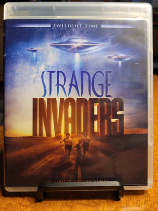 Strange Invaders [Blu-ray] *PRE-OWNED*