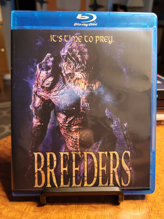 Breeders [Blu-ray w/ Glow in the Dark Slipcover] *PRE-OWNED*