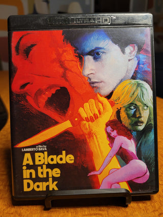 A Blade in the Dark [4K/UHD + Blu-ray] *PRE-OWNED*